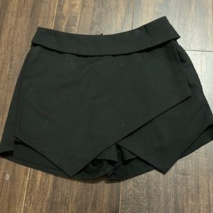 Black skort